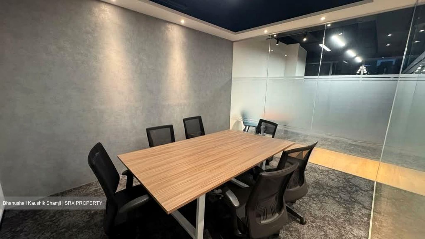 PLUS (D1), Office #568050331